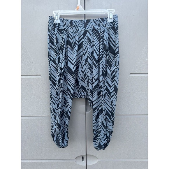 NIKE WOMEN’S GRAY BLACK Y2K DRI-FIT AVANT MOVE HAREM CAPRI CROP PANTS SZ XS - Picture 1 of 8